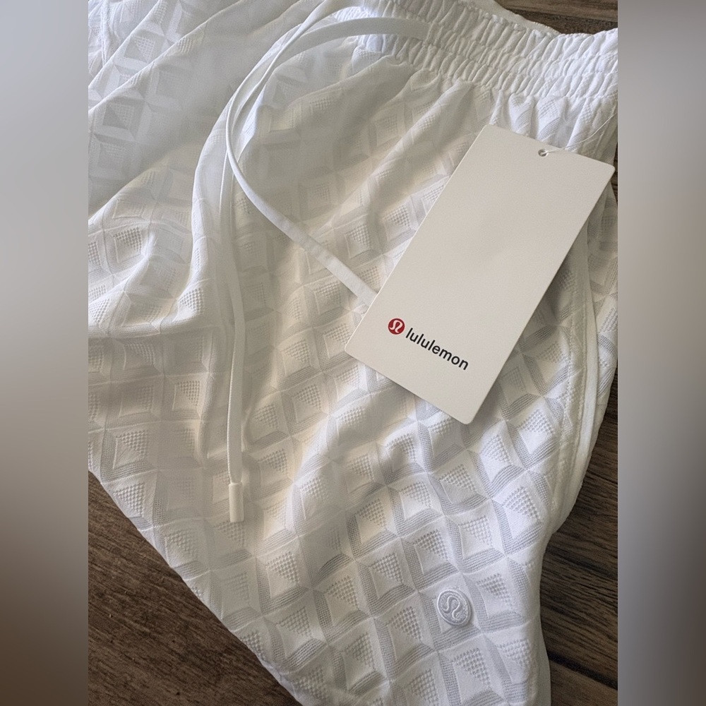 Lululemon NWT Textured Mesh High-Rise Tennis Skirt S White